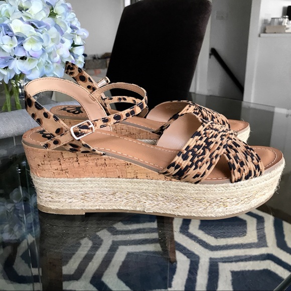 🆕 FERGALICIOUS LEOPARD PRINT WEDGED SANDALS! - Picture 4 of 11